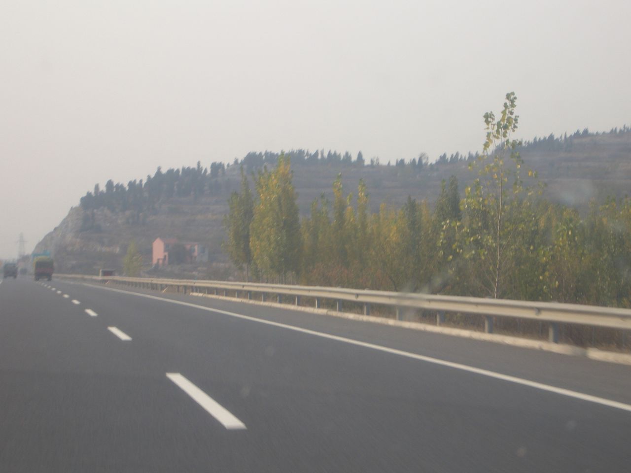 高速公路路肩和應急車道有什么區別,高速公路路肩  第2張